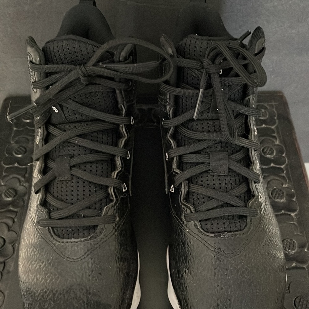 INDER ARMOUR BOYS ATHLETIC CLEATS - Picture 3 of 11